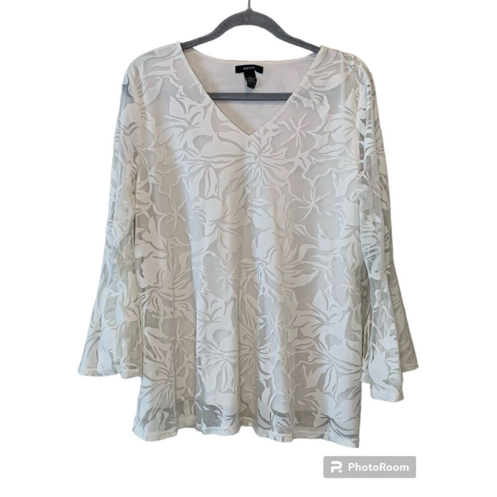 White Lined Lace Blouse with Flounce Sleeves Large